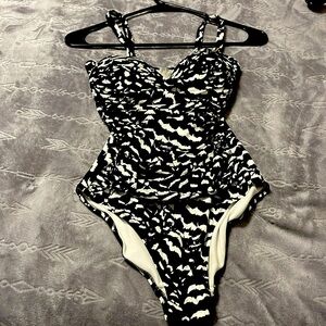 Leilani one piece Swimsuit - Size 6